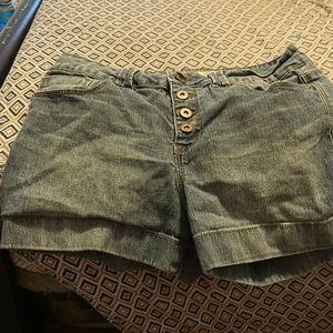 Jean Short Lei Tatam High Rise